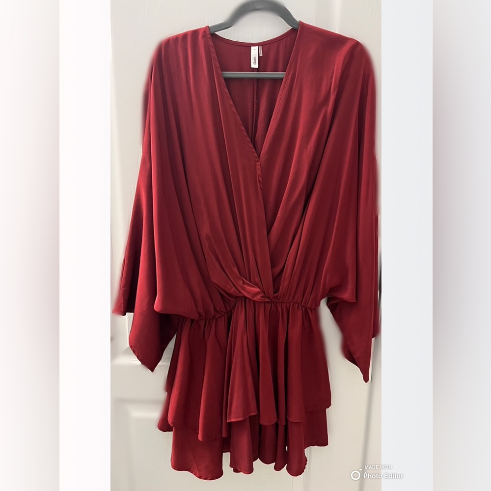 Beautiful red dress! Worn once for the holidays and ready for a new home 😊